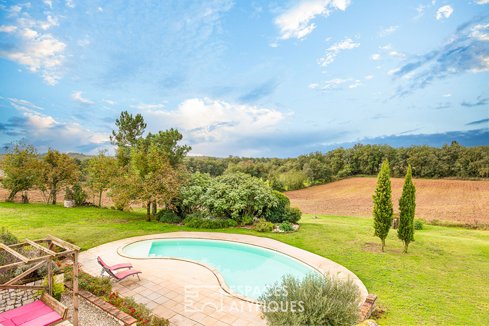 Renovated former wine estate in the heart of the Golden Triangle