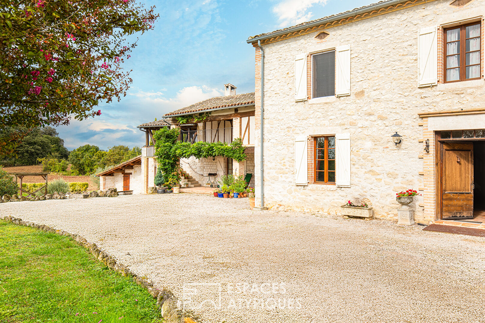 Renovated former wine estate in the heart of the Golden Triangle