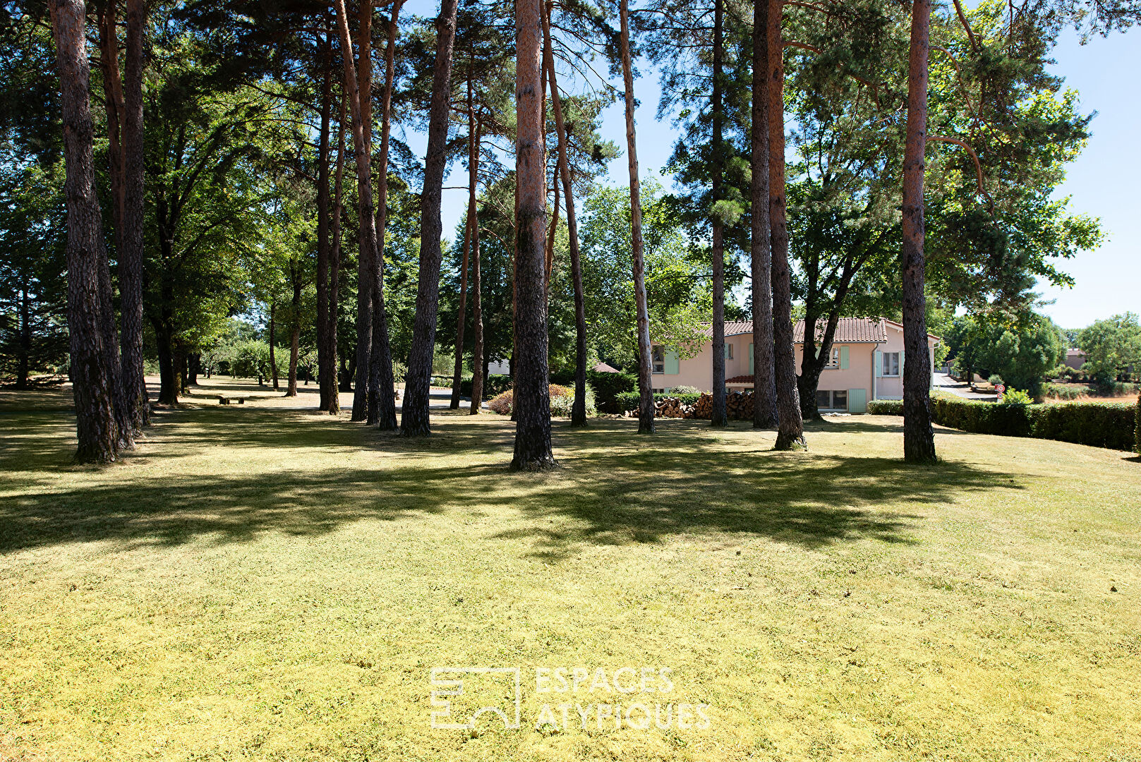 Charming house with wooded park and outbuilding 25 minutes from ALBI