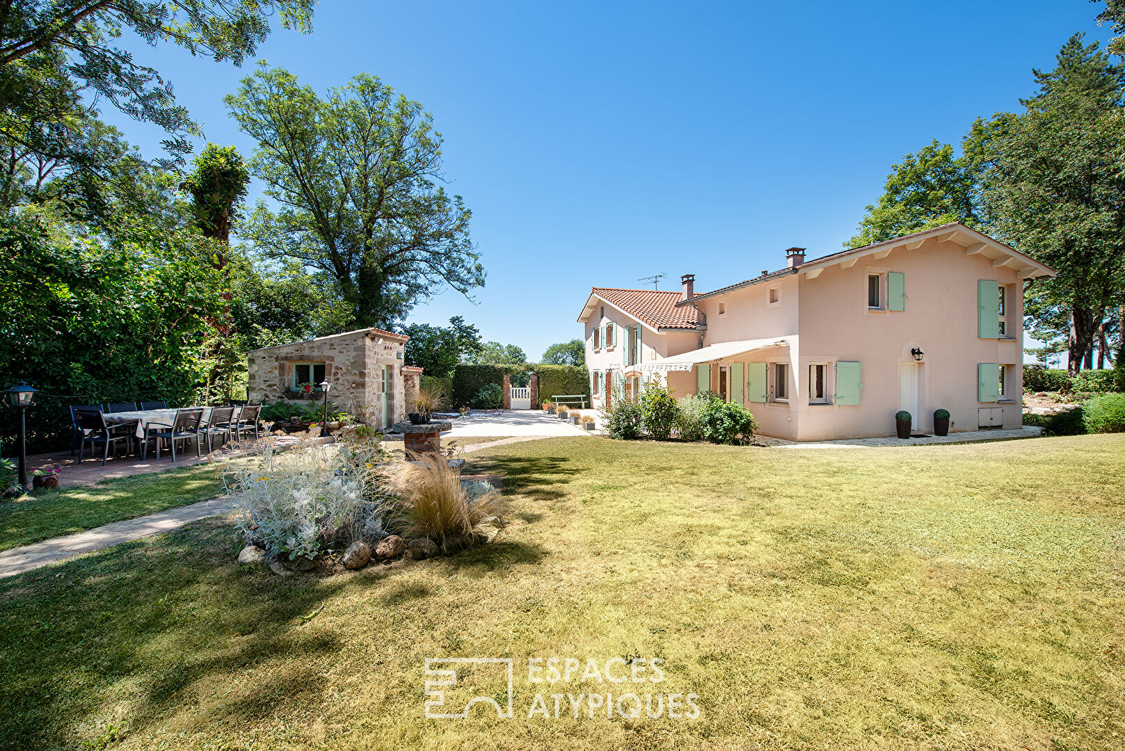 Charming house with wooded park and outbuilding 25 minutes from ALBI