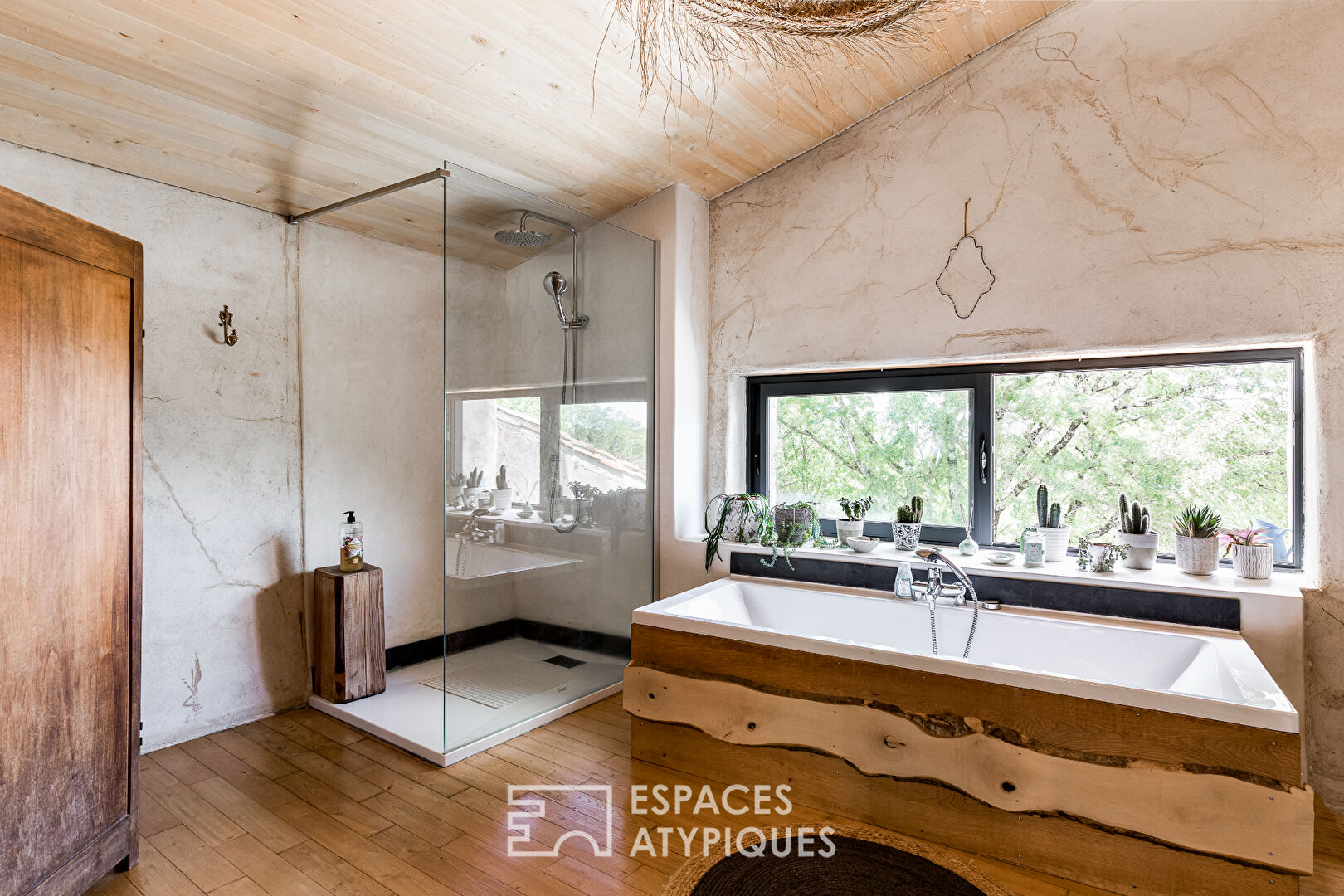 Estate with panoramic view in the heart of the Montagne Noire