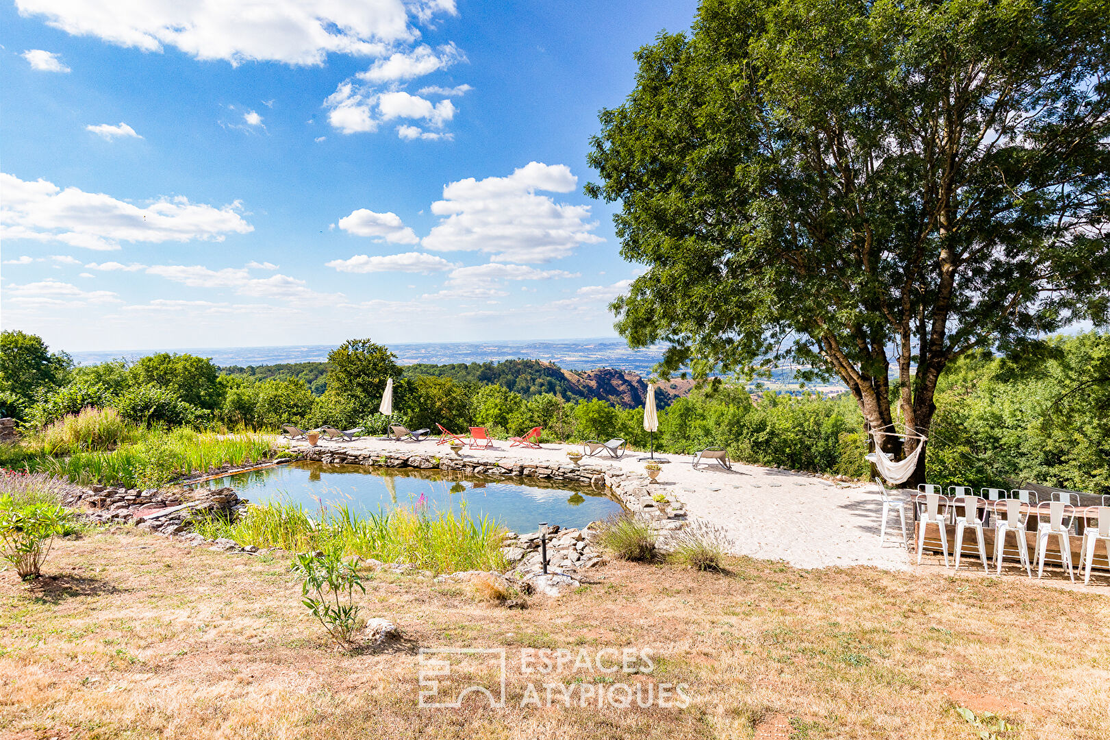 Estate with panoramic view in the heart of the Montagne Noire