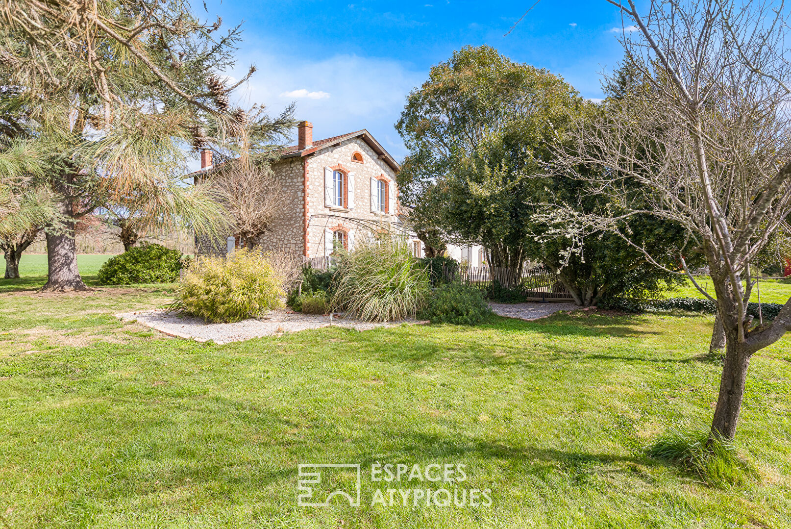 Demeure de caractère au coeur de la campagne tarnaise