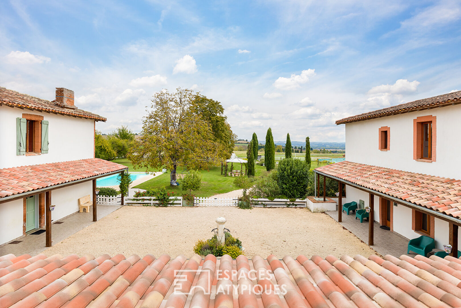 Ancienne ferme rénovée avec vue dominant les vallons Rabastinois.