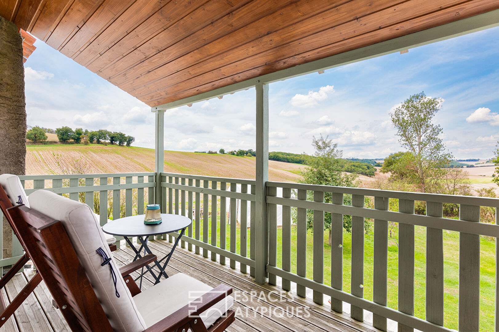 Ancienne ferme rénovée avec vue dominant les vallons Rabastinois.