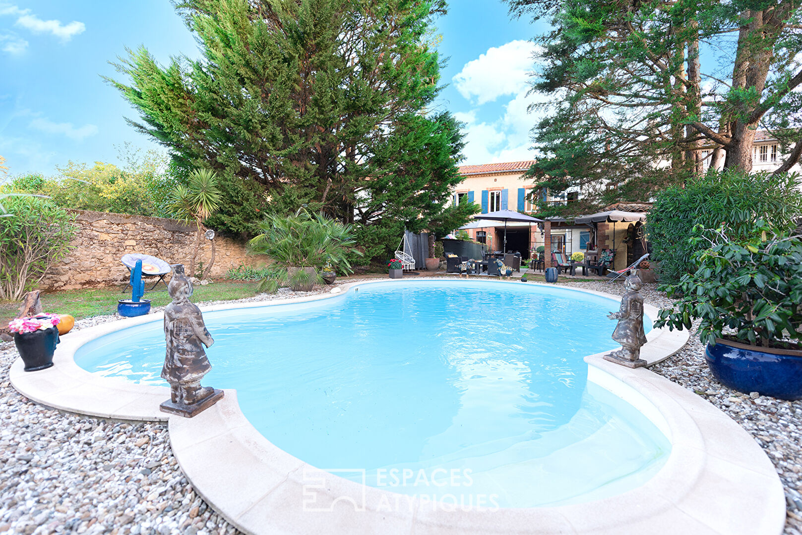 Maisons en coeur de ville avec garage et  piscine