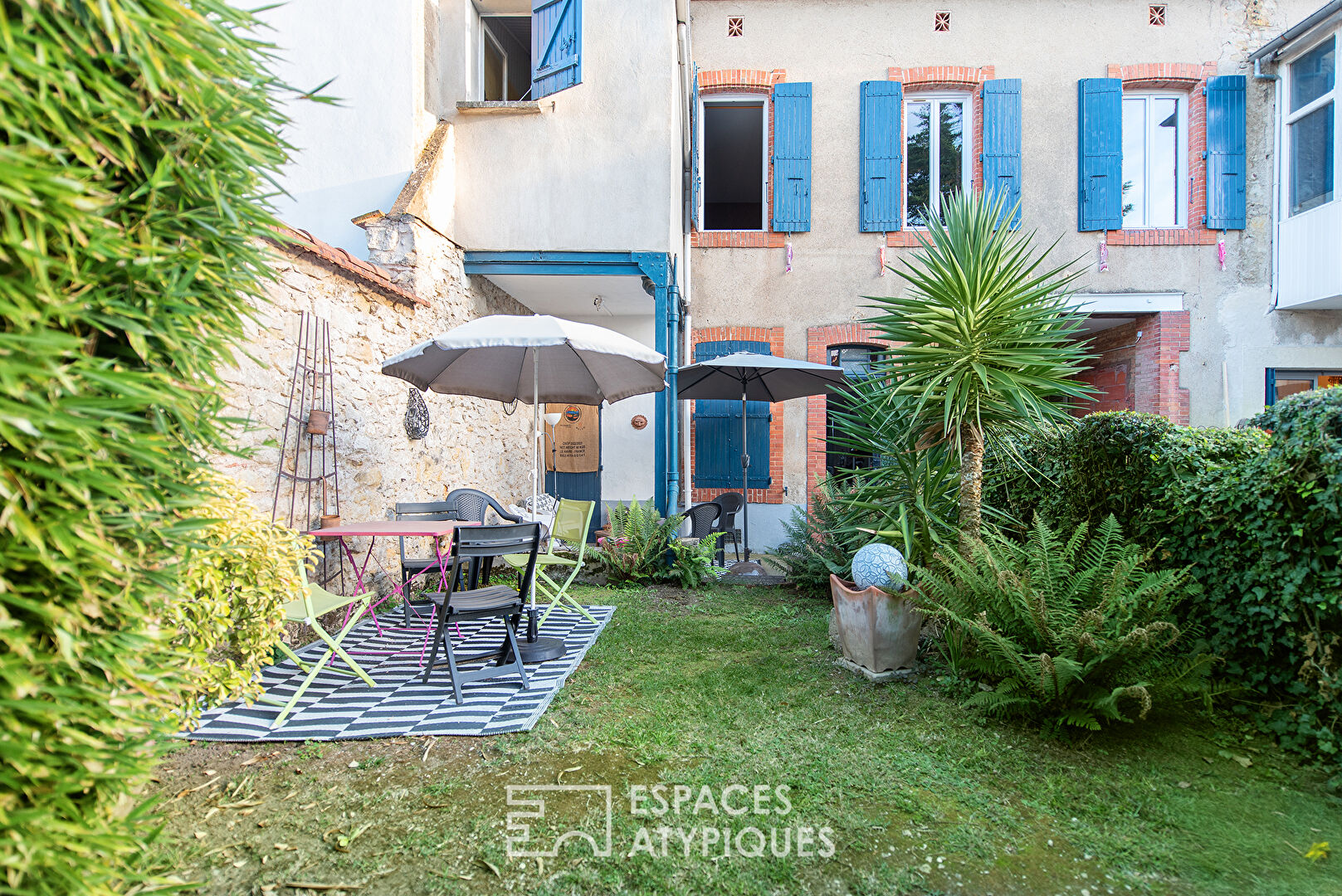 Maisons en coeur de ville avec garage et  piscine