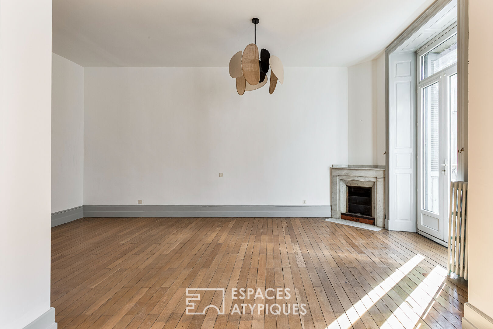 Immeuble Art Déco à rénover avec jardin et garage