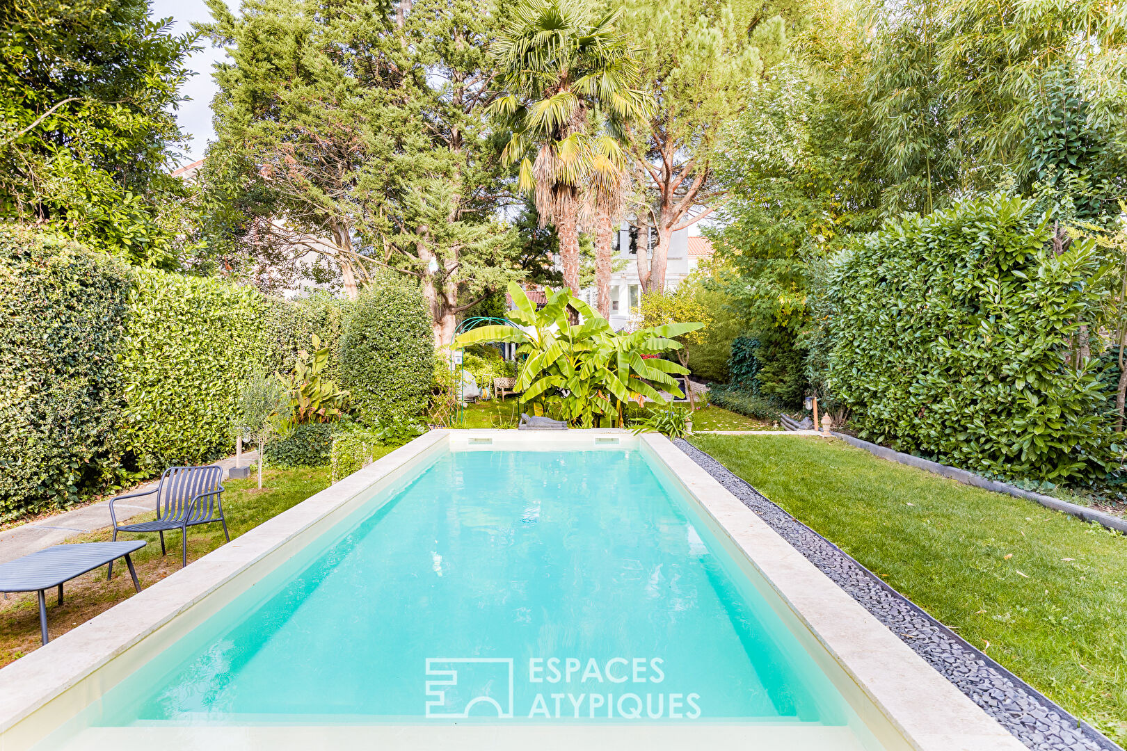 Maison des années 30 avec piscine et garage