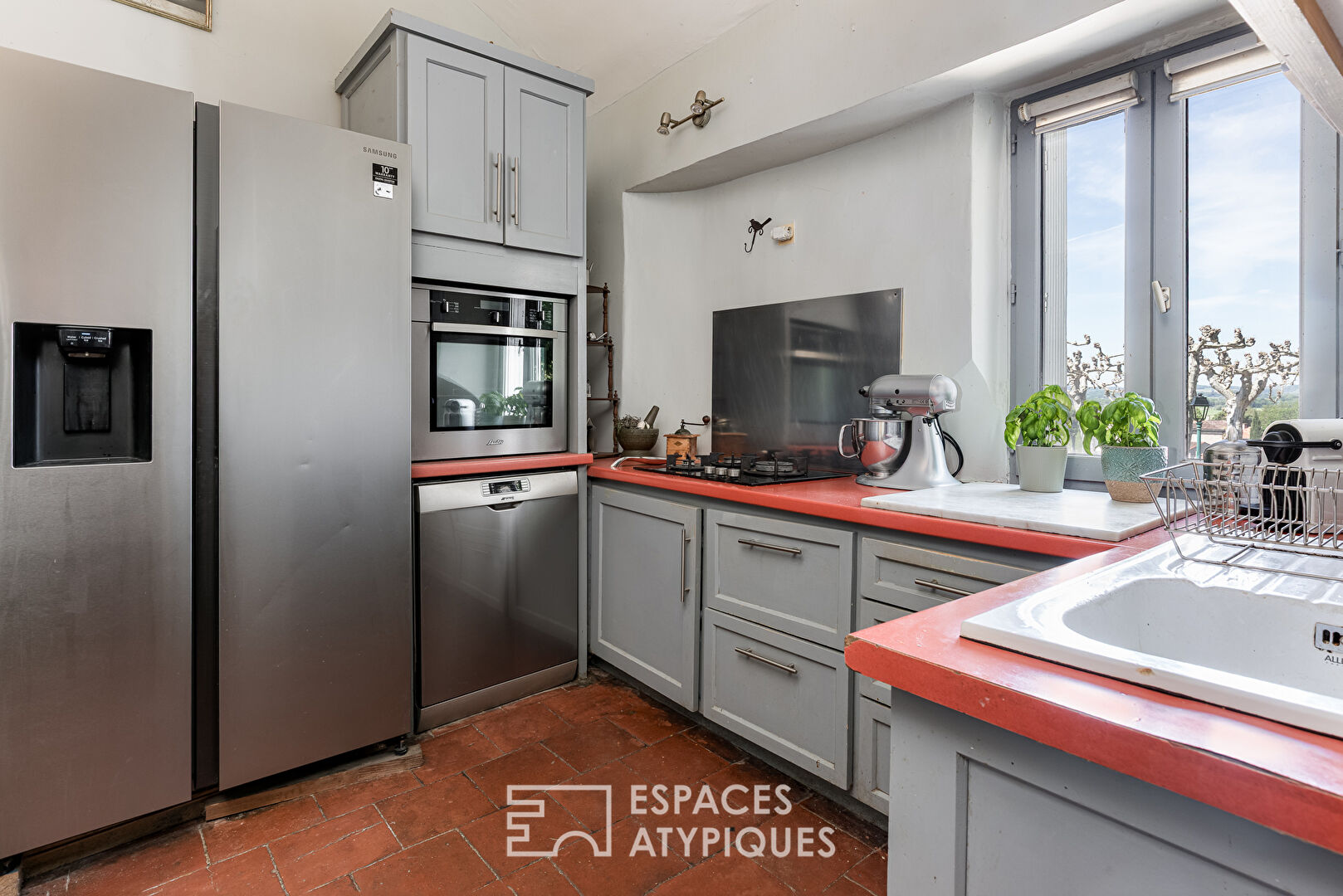 Château du XIIIème siècle en coeur de village