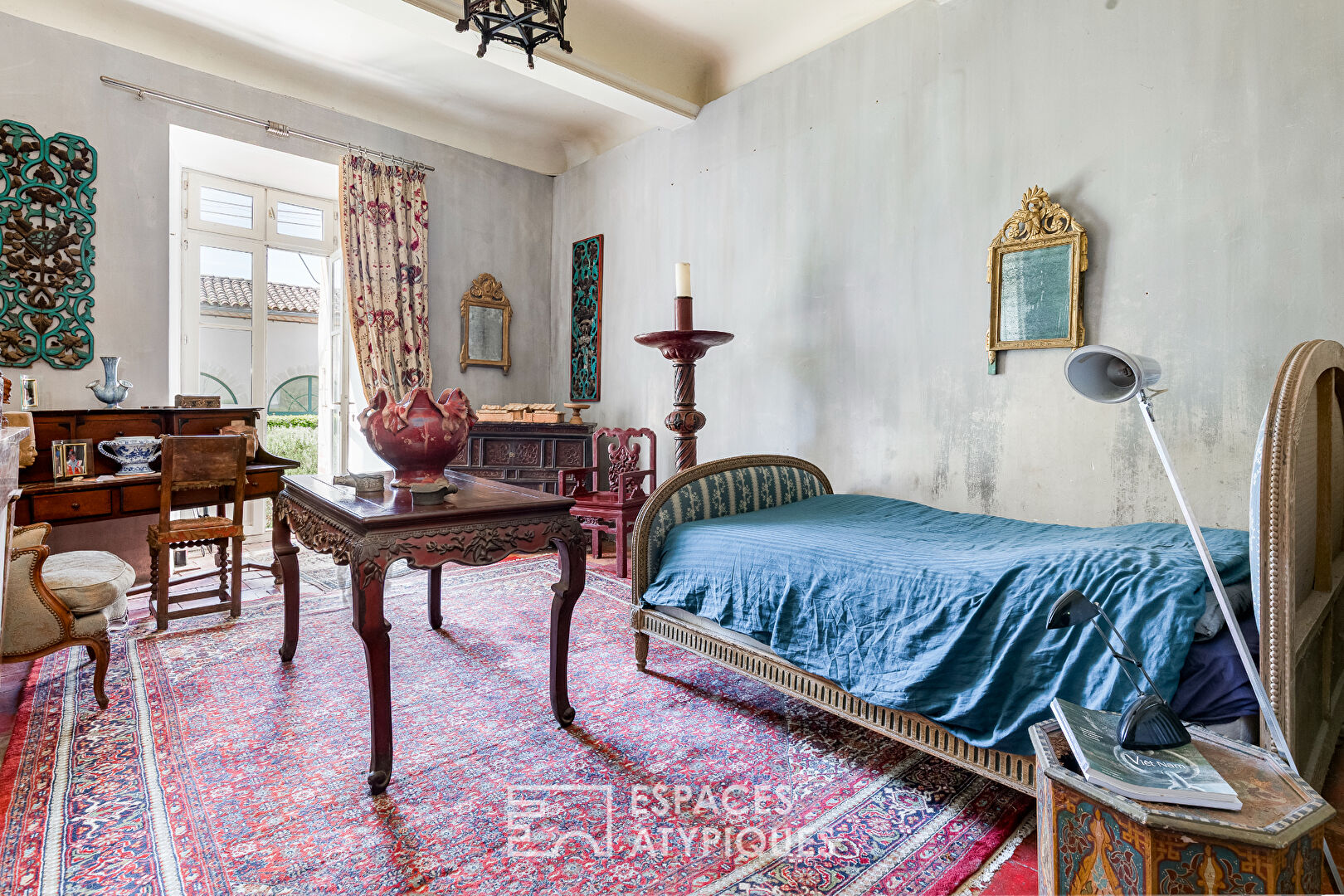 Château du XIIIème siècle en coeur de village