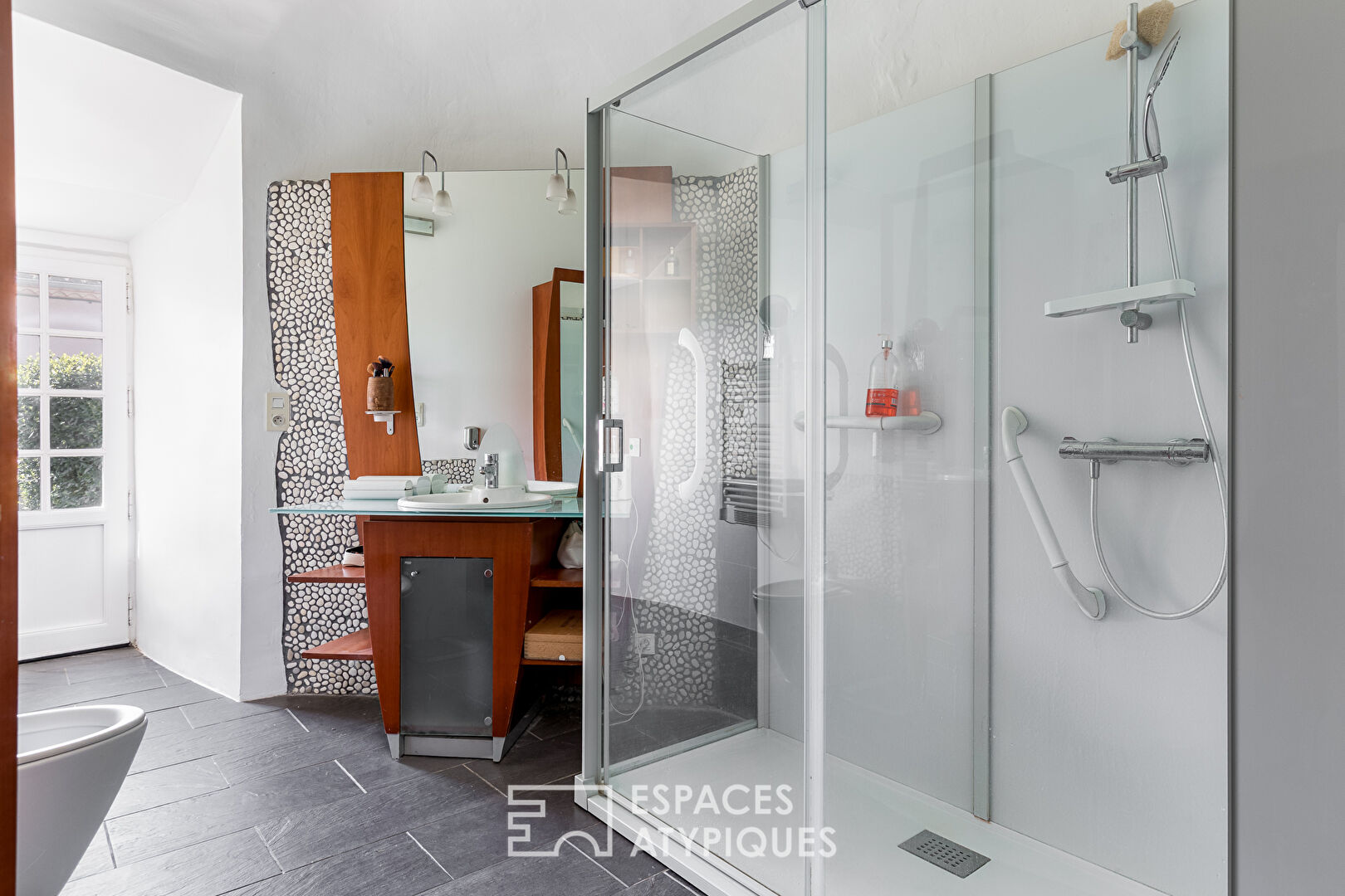 Château du XIIIème siècle en coeur de village