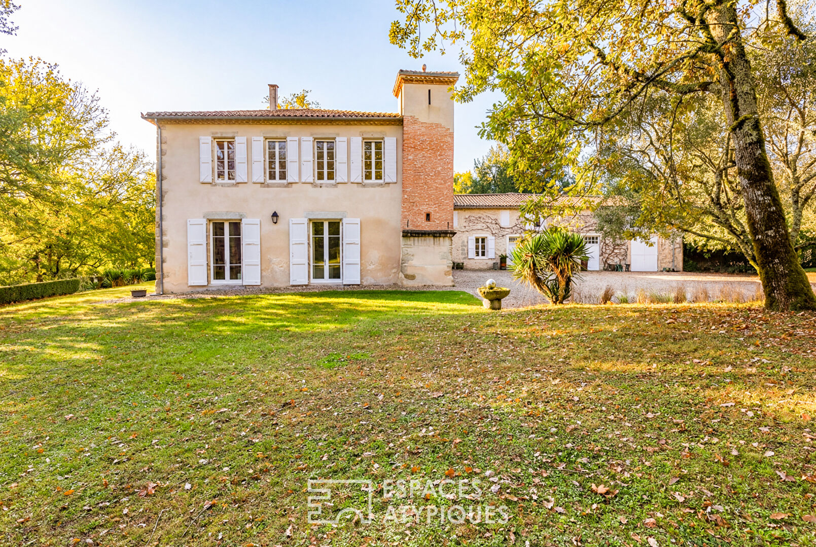 Propriété d'exception avec bois et prairies en pays de Cocagne