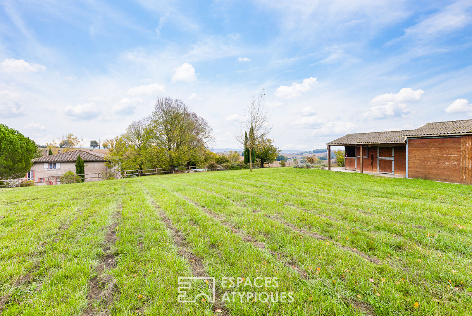 Propriété de charme avec vue dégagée au coeur de l’Occitanie