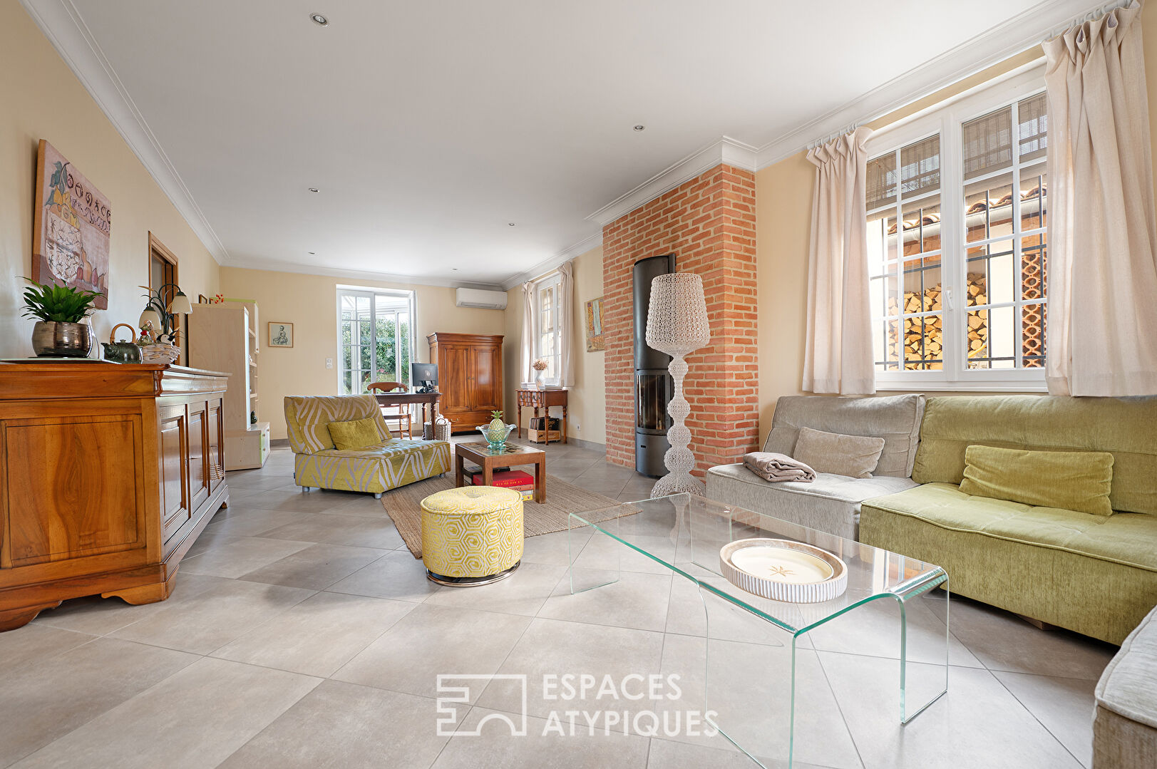 Maison cossue du début de XXème siècle avec piscine et garage