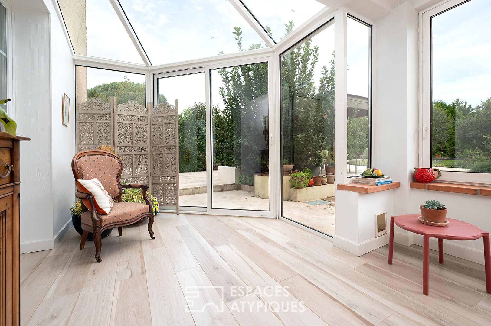 Maison cossue du début de XXème siècle avec piscine et garage