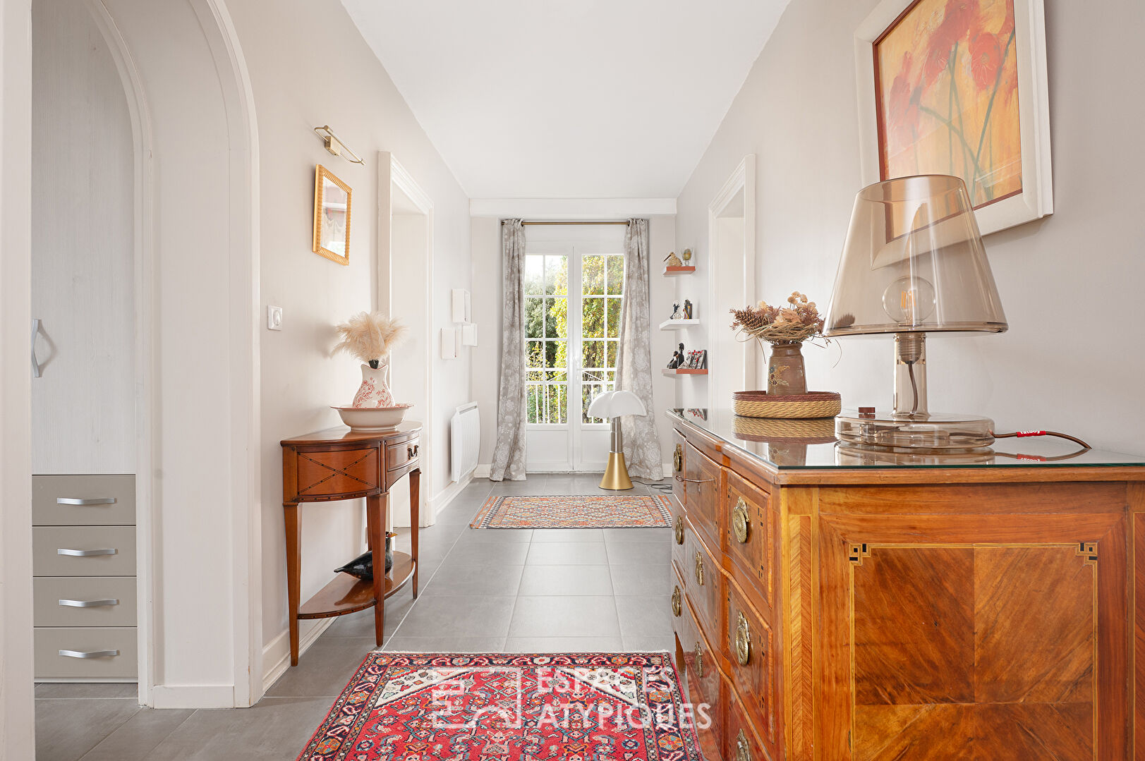 Maison cossue du début de XXème siècle avec piscine et garage