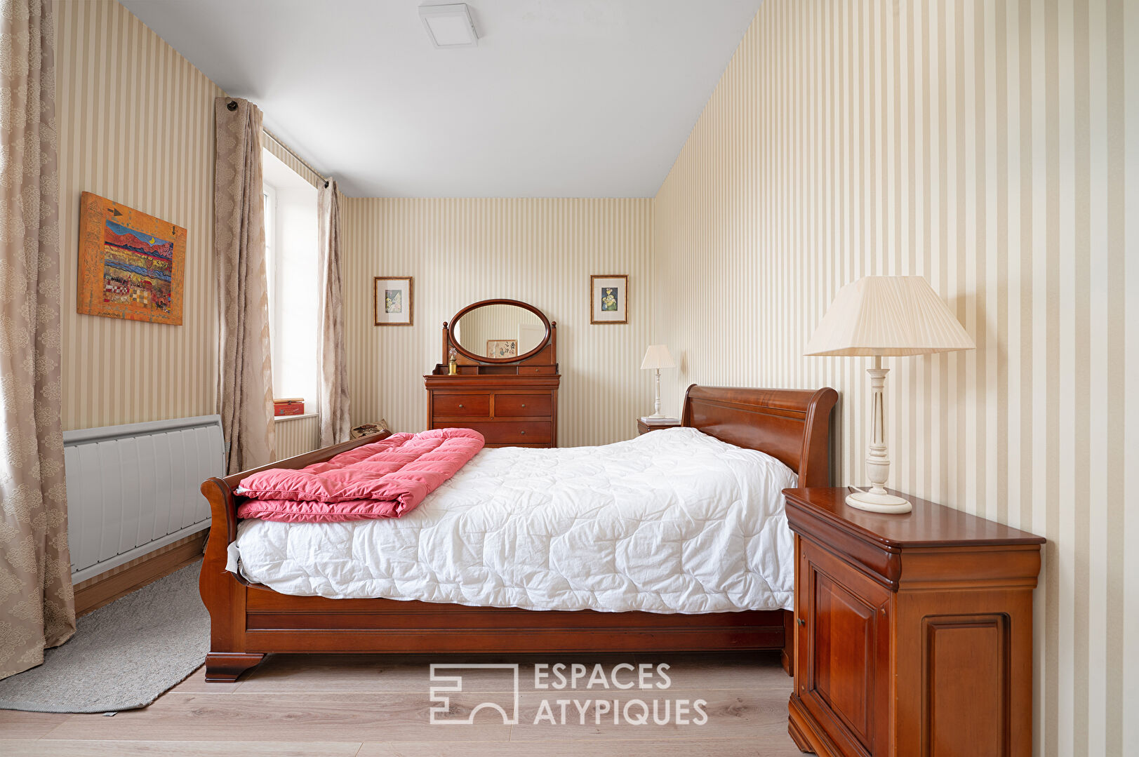 Maison cossue du début de XXème siècle avec piscine et garage