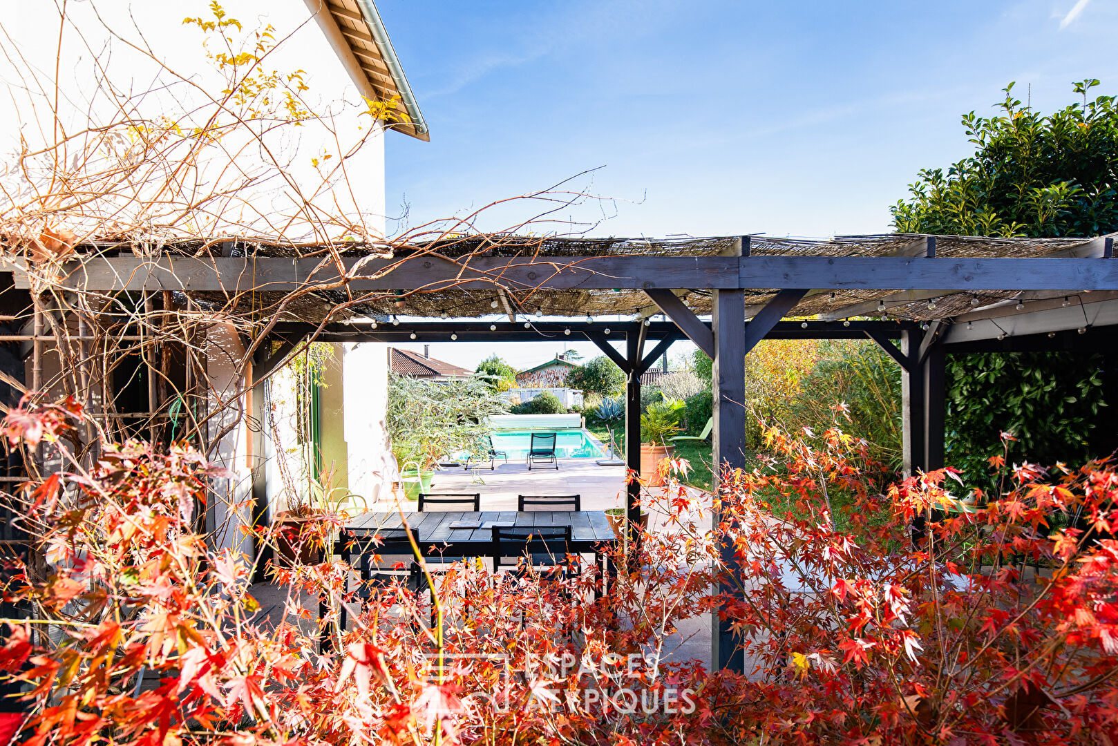 Charmante maison de ville rénovée avec jardin et piscine