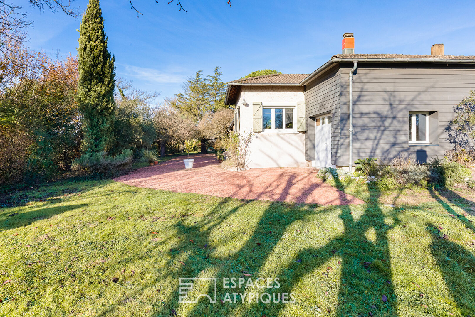 Maison familiale de plain pied avec piscine