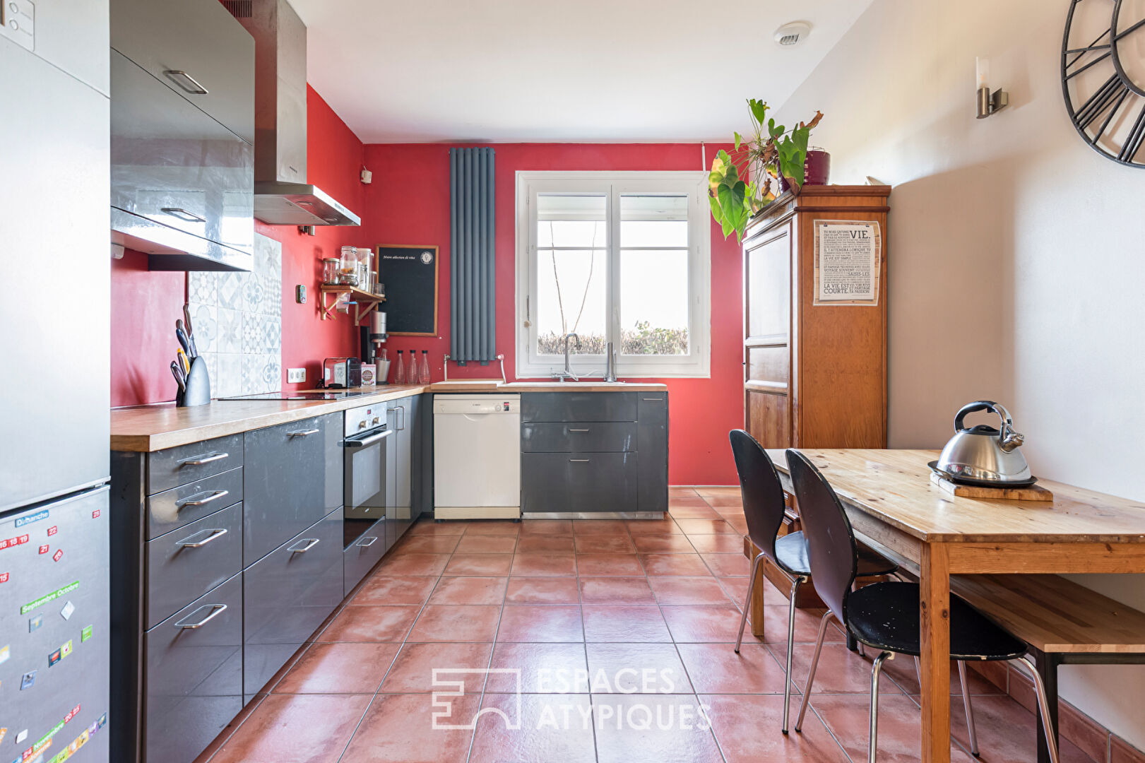 Maison familiale de plain pied avec piscine