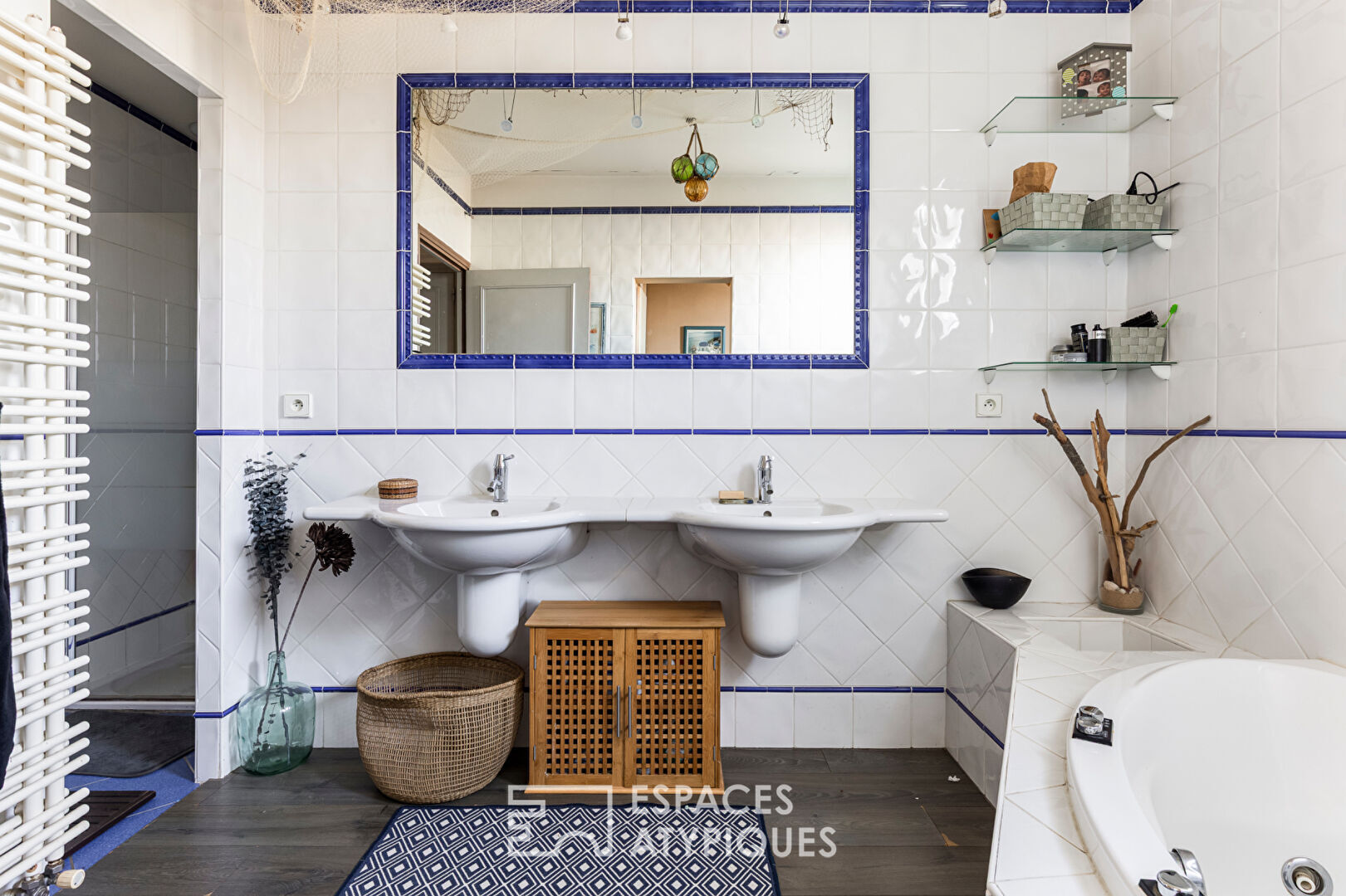 Maison familiale de plain pied avec piscine