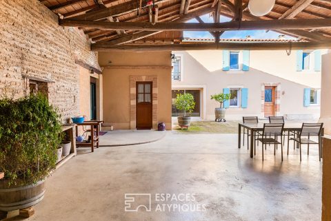 Corps de ferme avec piscine et vue dégagée