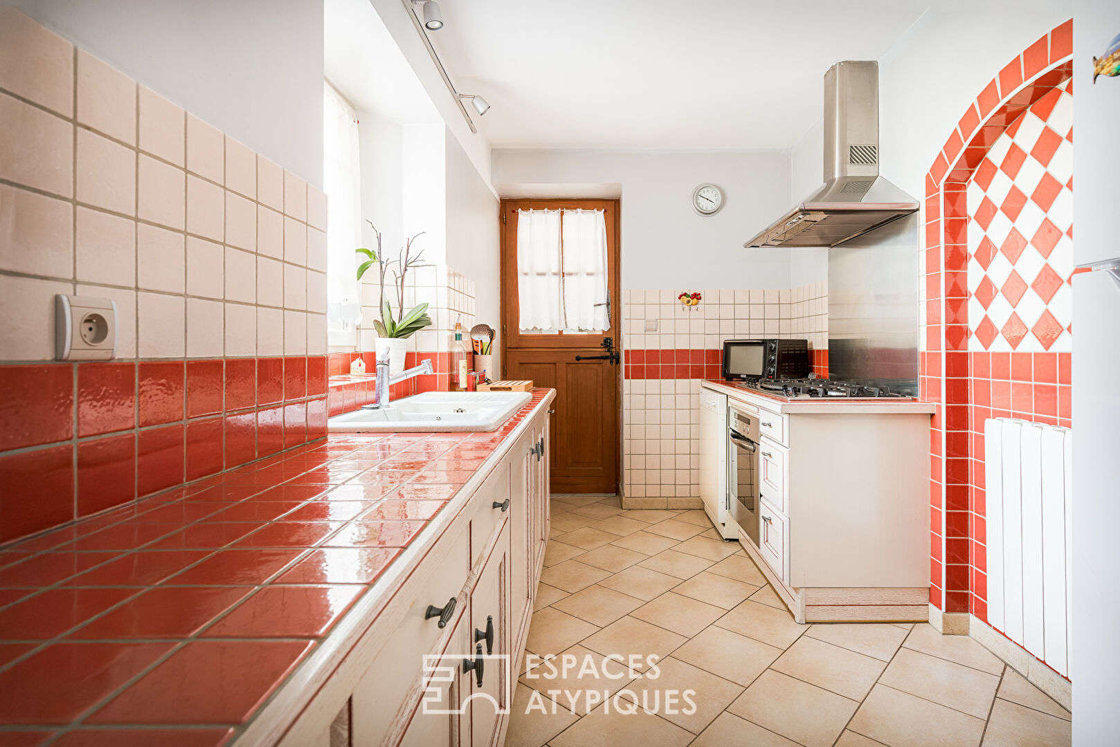 Corps de ferme avec piscine et vue dégagée