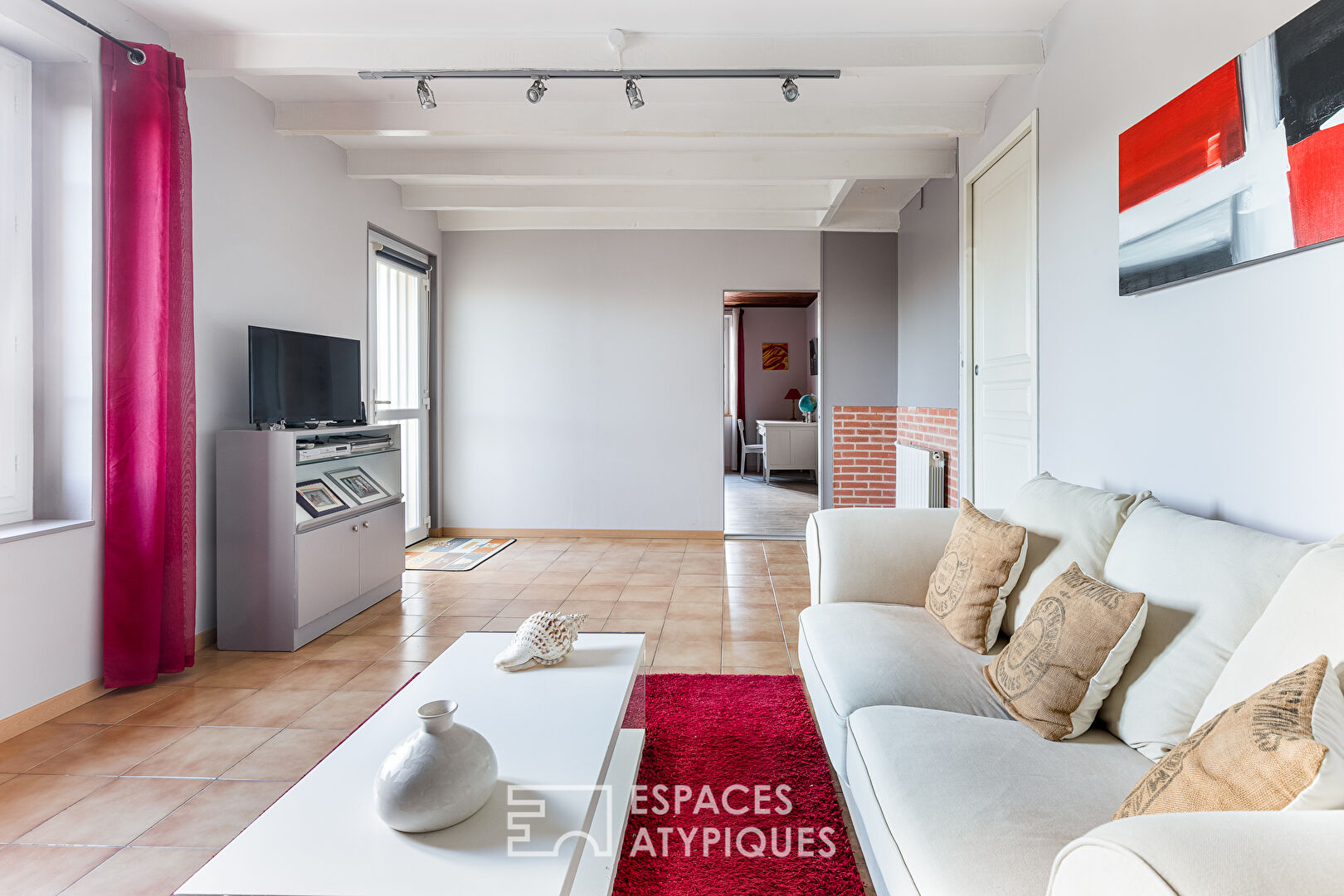 Corps de ferme avec piscine et vue dégagée