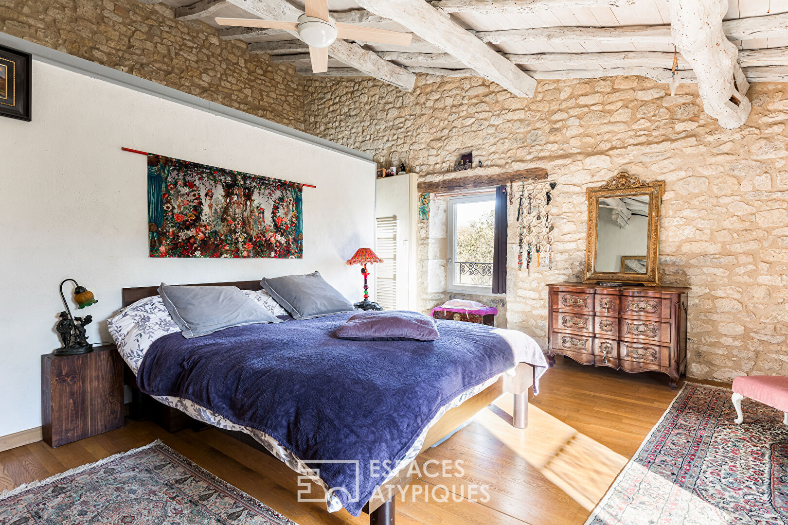 Bâtisse atypique rénovée au coeur du triangle d&rsquo;Or