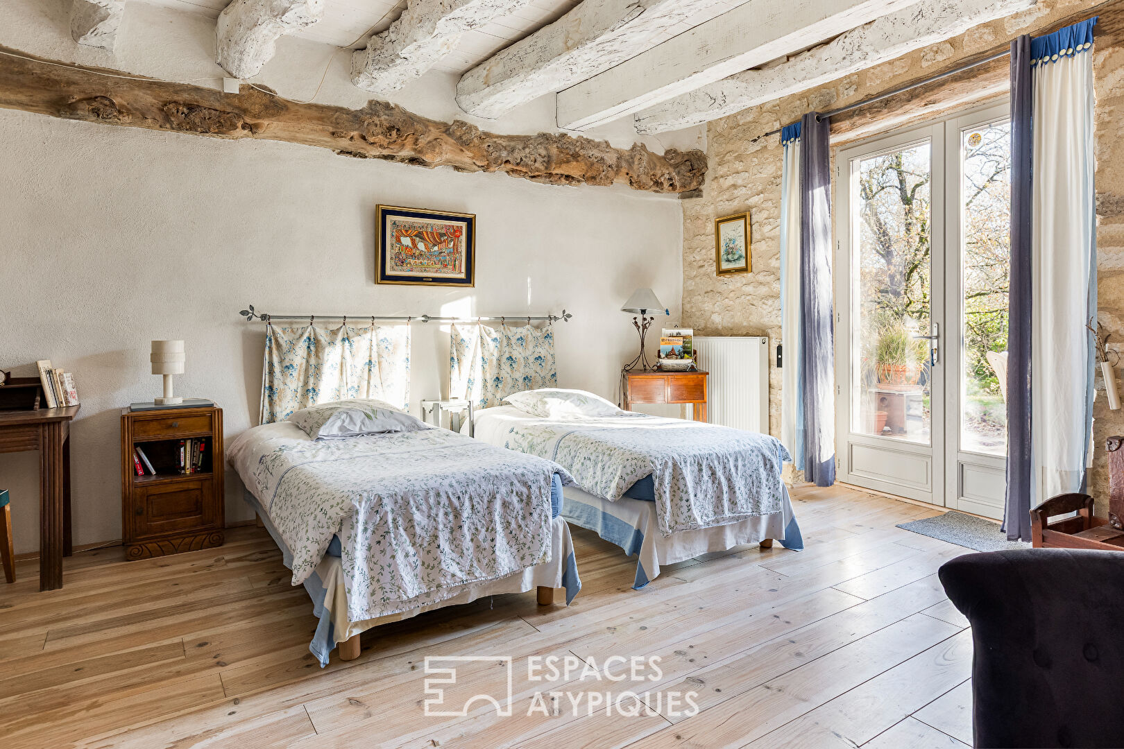 Bâtisse atypique rénovée au coeur du triangle d&rsquo;Or