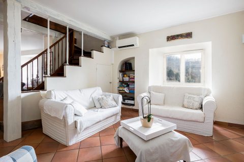 Stone house with breathtaking views of the Black Mountain