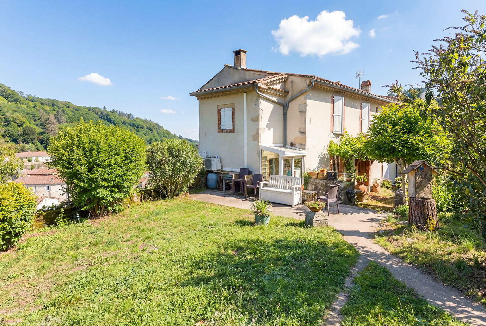 Stone house with breathtaking views of the Black Mountain