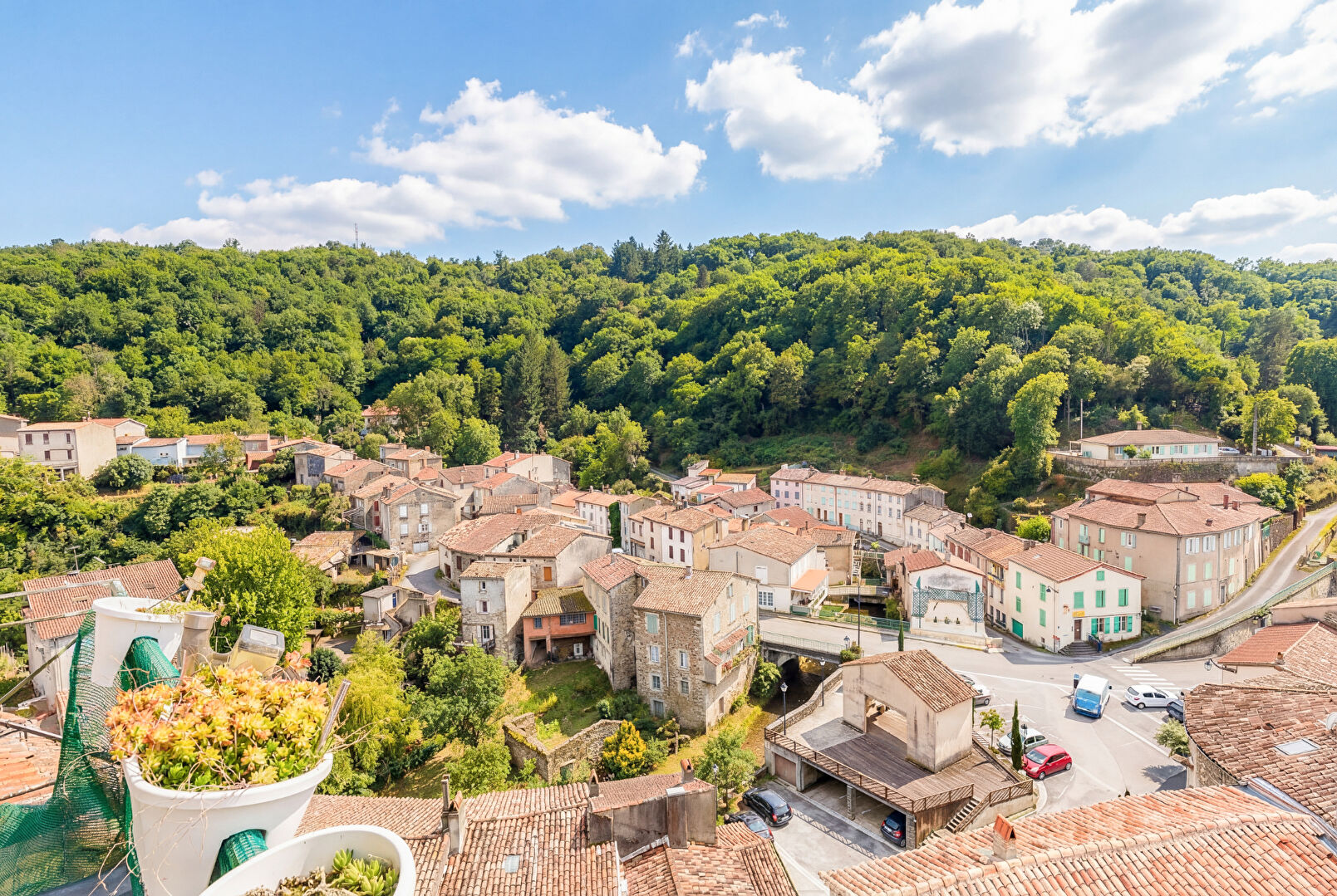 Stone house with breathtaking views of the Black Mountain