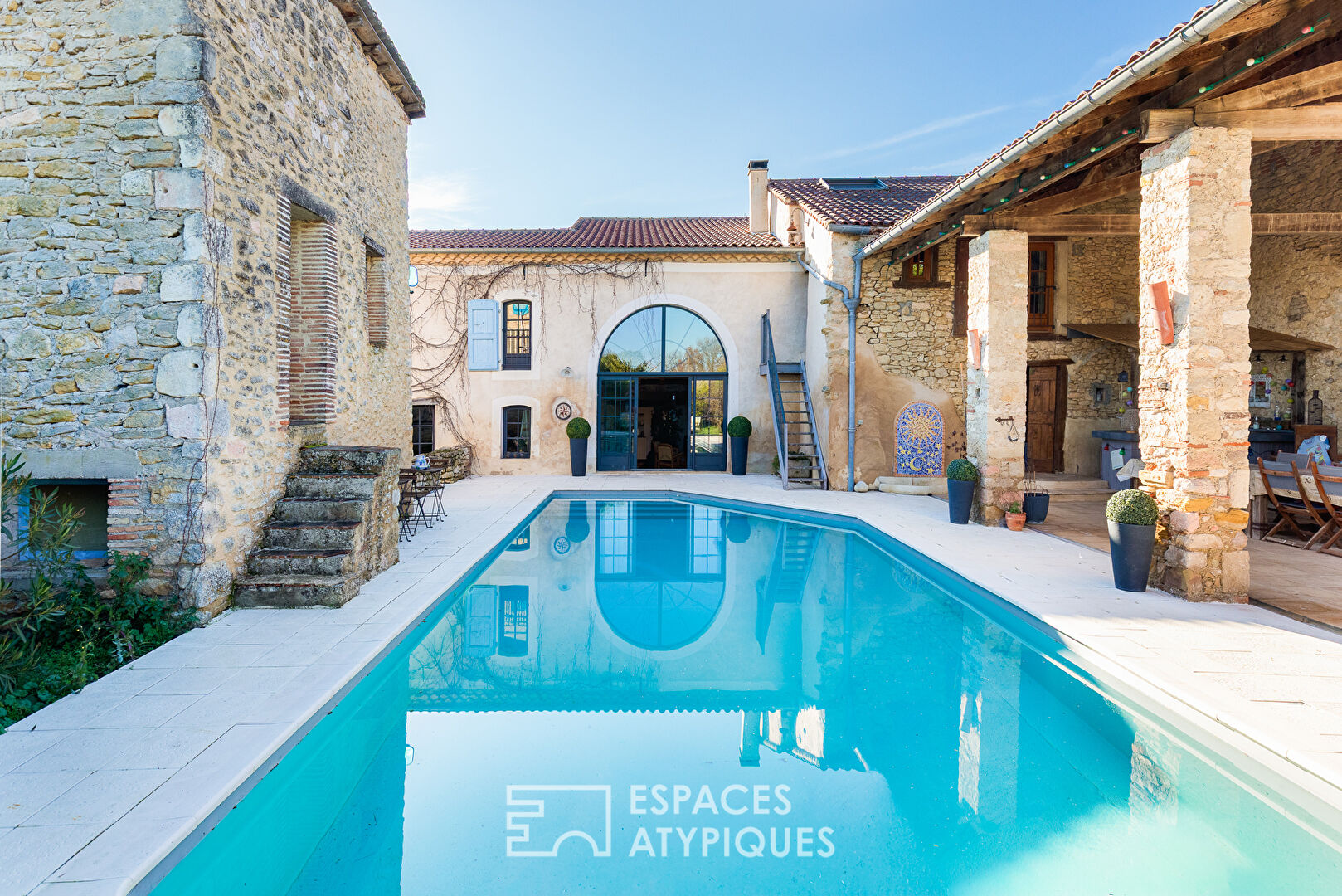 Propriété à l&rsquo;âme vigneronne, avec piscine et pigeonnier