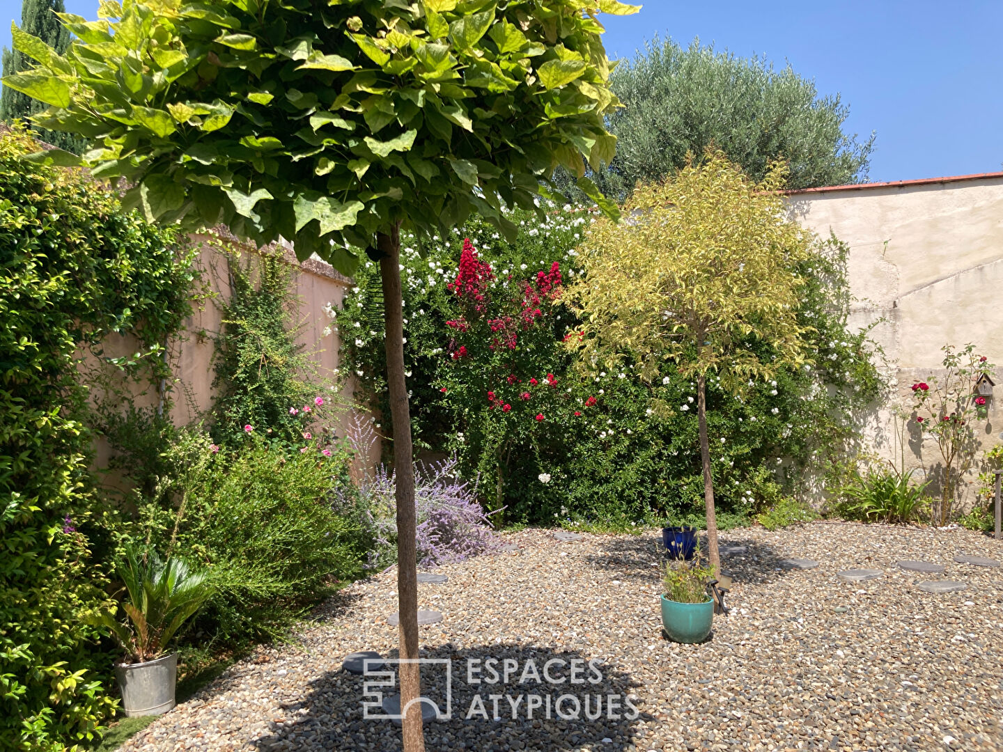 Maison de ville à l&rsquo;esprit loft avec jardin et atelier indépendant