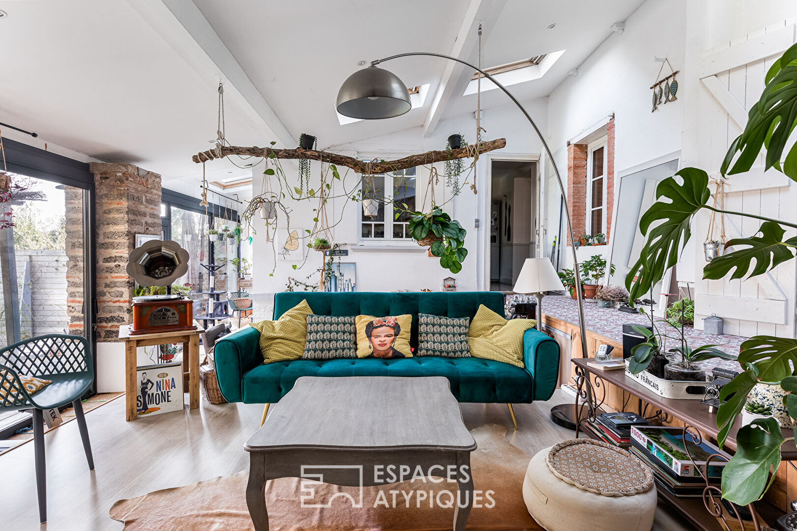 Beautiful family city car with swimming pool