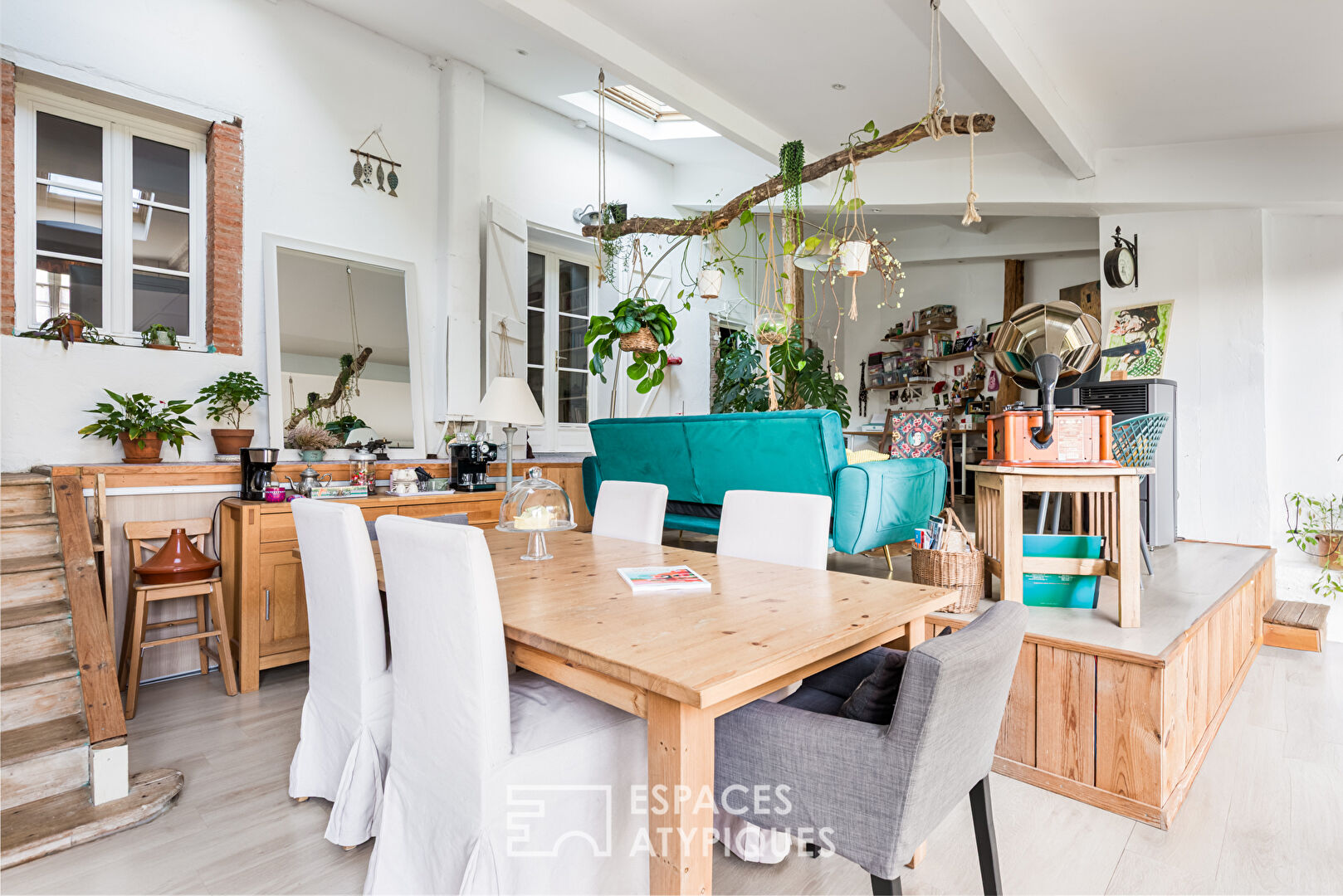 Beautiful family city car with swimming pool