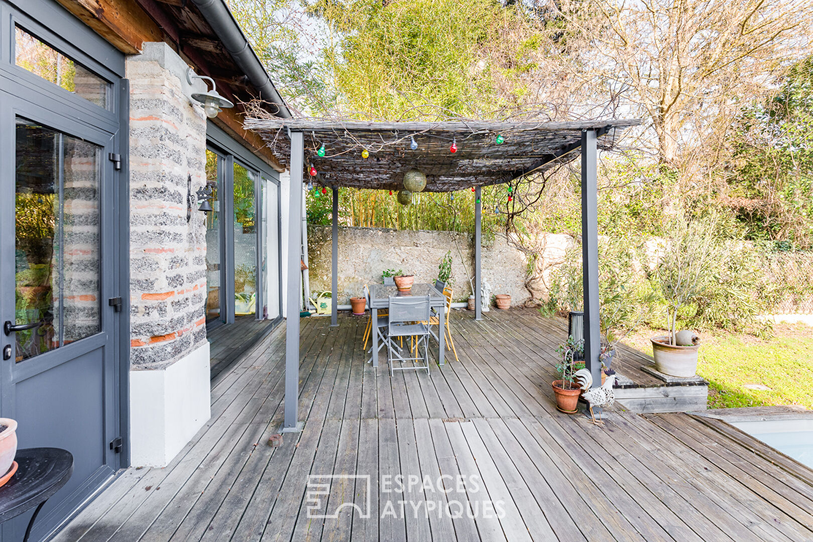 Beautiful family city car with swimming pool