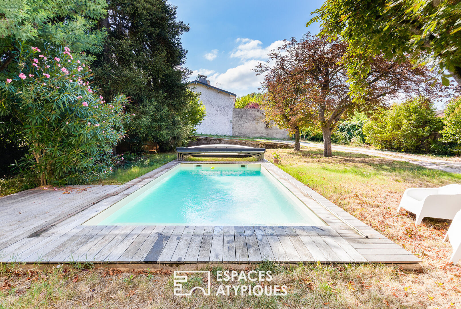 Élégante maison de ville des années 1900 avec piscine