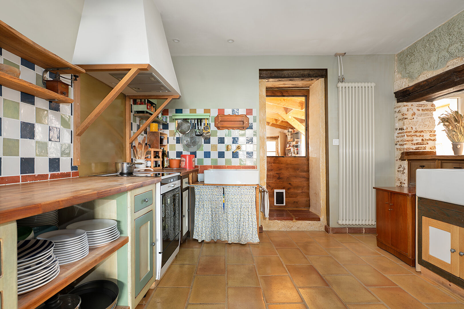 Maison de village rénovée avec terrasse et garage