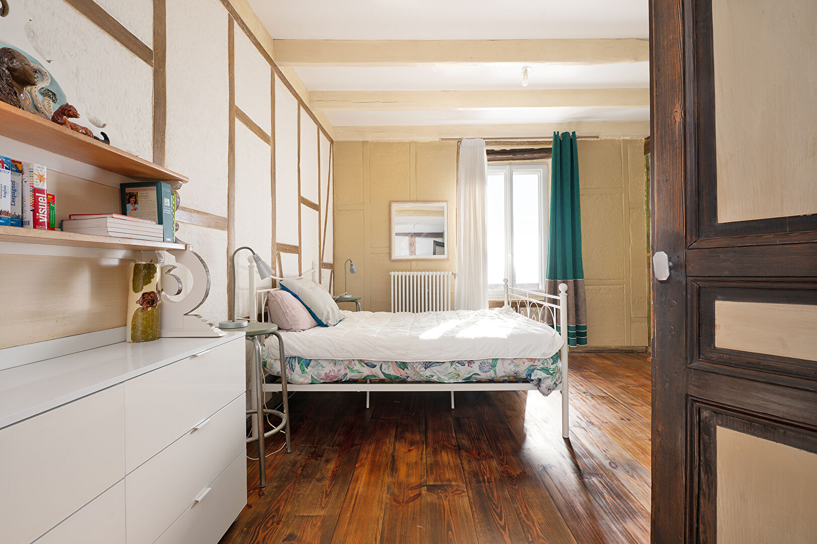 Maison de village rénovée avec terrasse et garage