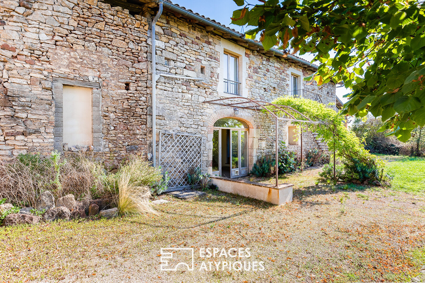 Écrin confidentiel aux portes de la forêt de Grésigne