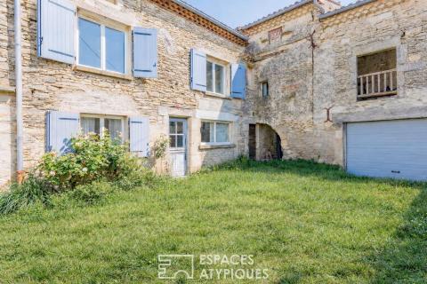 Maison de hameau avec terrasse-loggia et garage