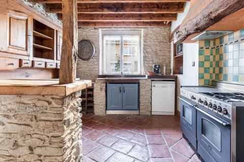 Maison de hameau avec terrasse-loggia et garage