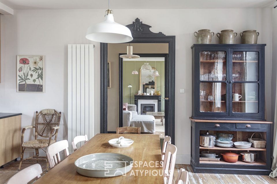 Bâtisse en pierre de 1850 avec piscine et parc séculaire