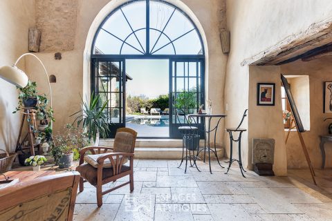 A property with a winemaking soul, featuring a swimming pool and dovecote.