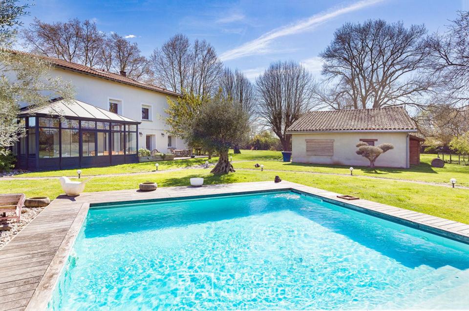 Maison de maître revisitée, esprit contemporain et parc arboré