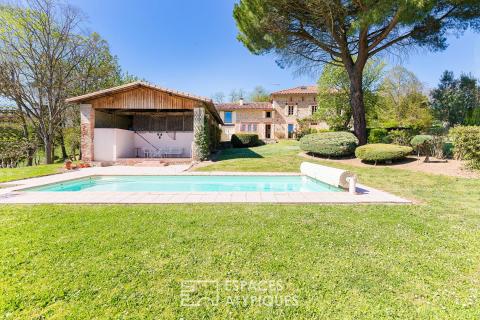 Bâtisse de charme avec dépendance, parc et piscine