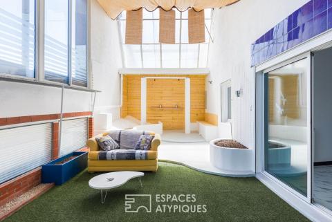 Industrial-style loft with its bright atrium